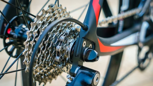 Bicycle chain and rear derailleur